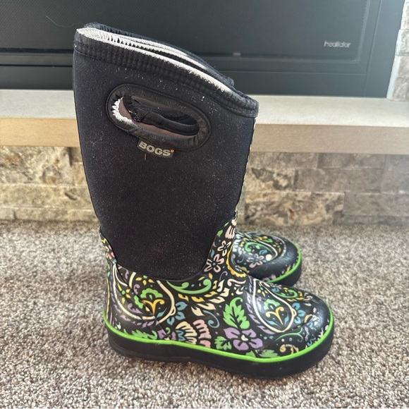 BOGS Big Girl Size 1 Patterned Boots -30 Waterproof Warm Comfort Guaranteed EUC